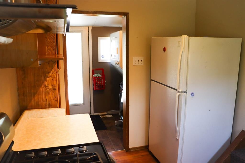 









112


5

Street,
Keoma,




AB
T4A 1G6

