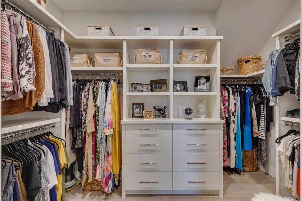 









1827


22

Avenue Southwest,
Calgary,




AB
T2T 0S1

