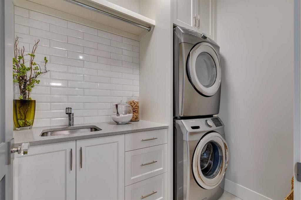 









1827


22

Avenue Southwest,
Calgary,




AB
T2T 0S1

