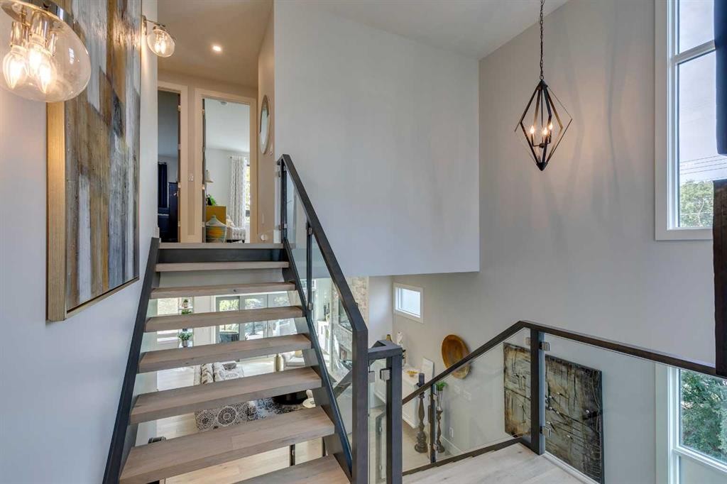 









1827


22

Avenue Southwest,
Calgary,




AB
T2T 0S1

