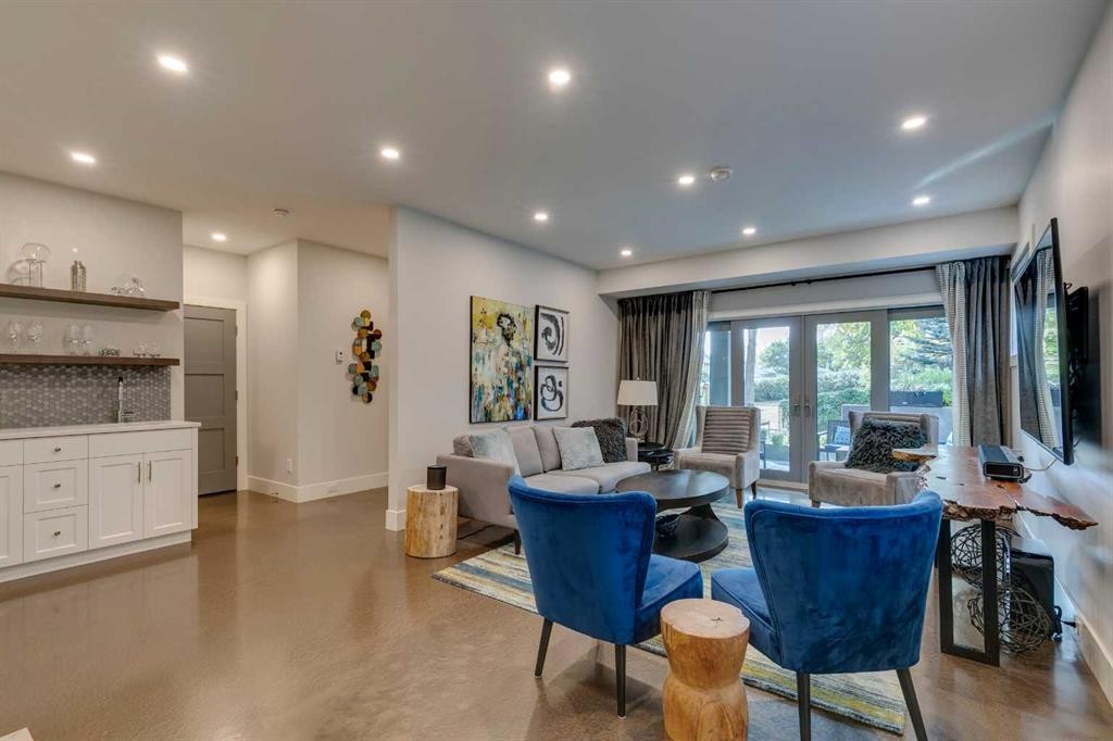 









1827


22

Avenue Southwest,
Calgary,




AB
T2T 0S1

