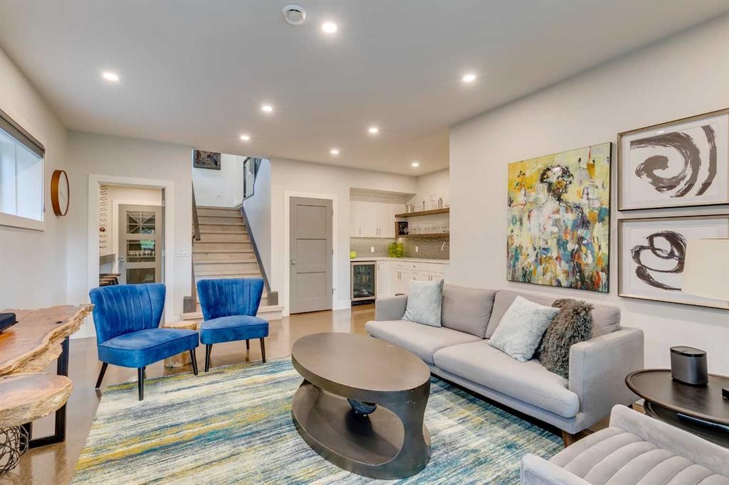 









1827


22

Avenue Southwest,
Calgary,




AB
T2T 0S1

