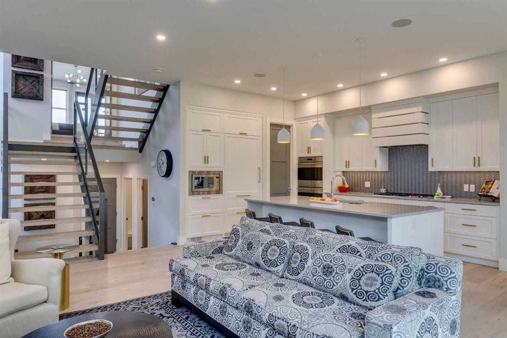 









1827


22

Avenue Southwest,
Calgary,




AB
T2T 0S1

