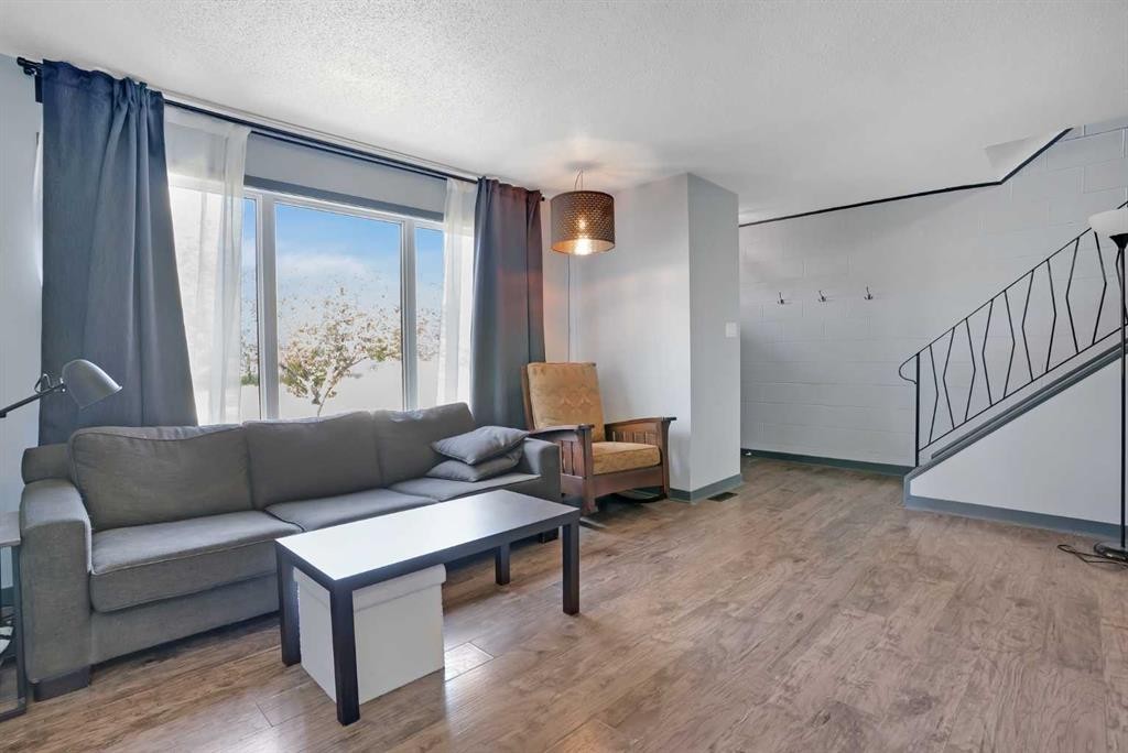 









6014


37

Street Southwest,
Calgary,




AB
T3E 5M7

