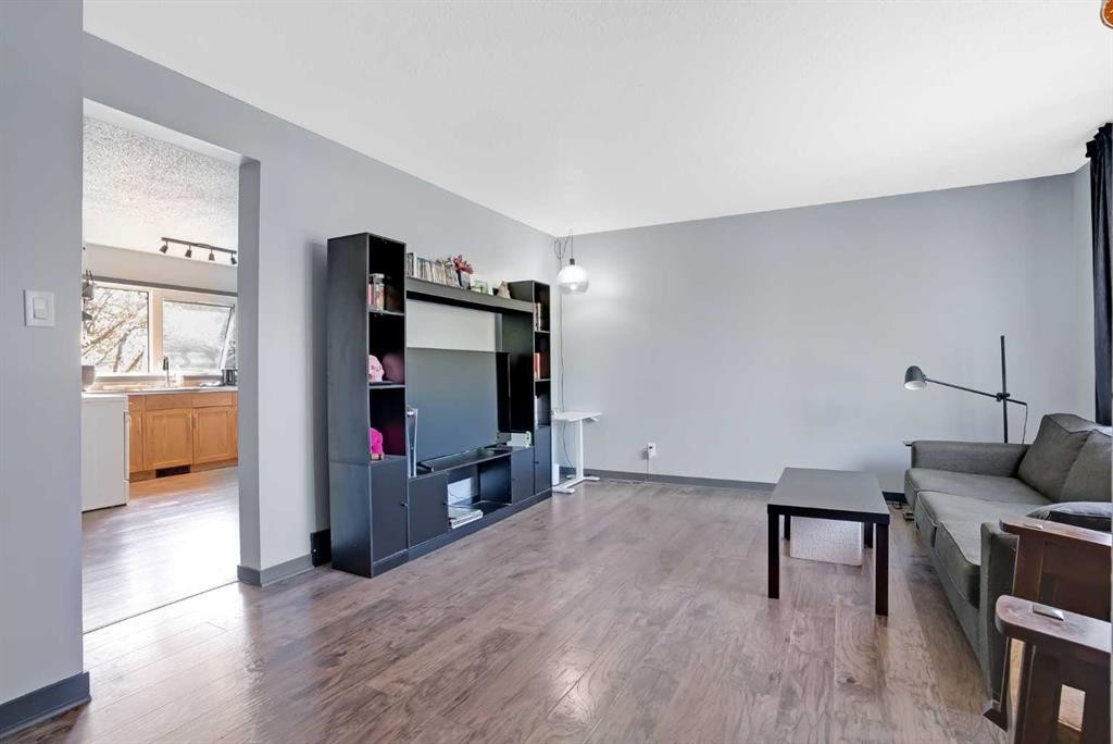 









6014


37

Street Southwest,
Calgary,




AB
T3E 5M7

