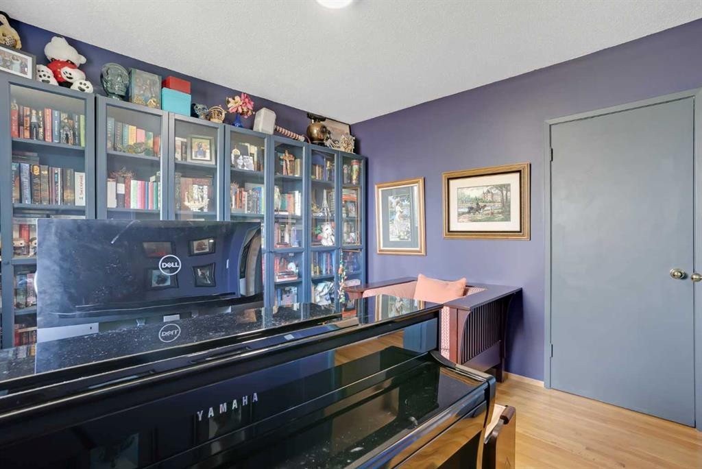 









6014


37

Street Southwest,
Calgary,




AB
T3E 5M7

