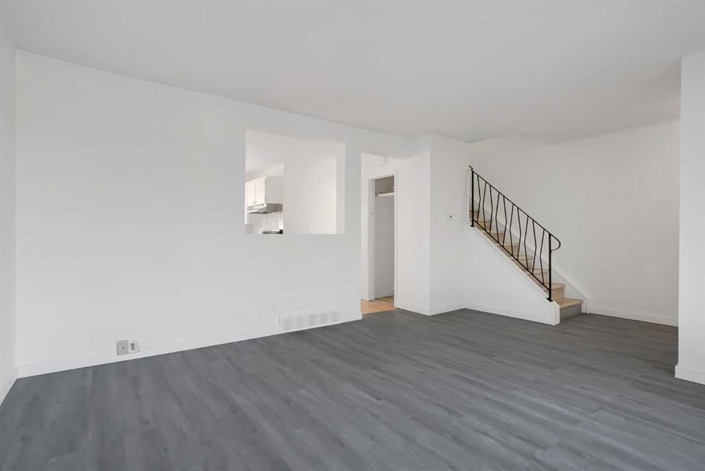 









6014


37

Street Southwest,
Calgary,




AB
T3E 5M7

