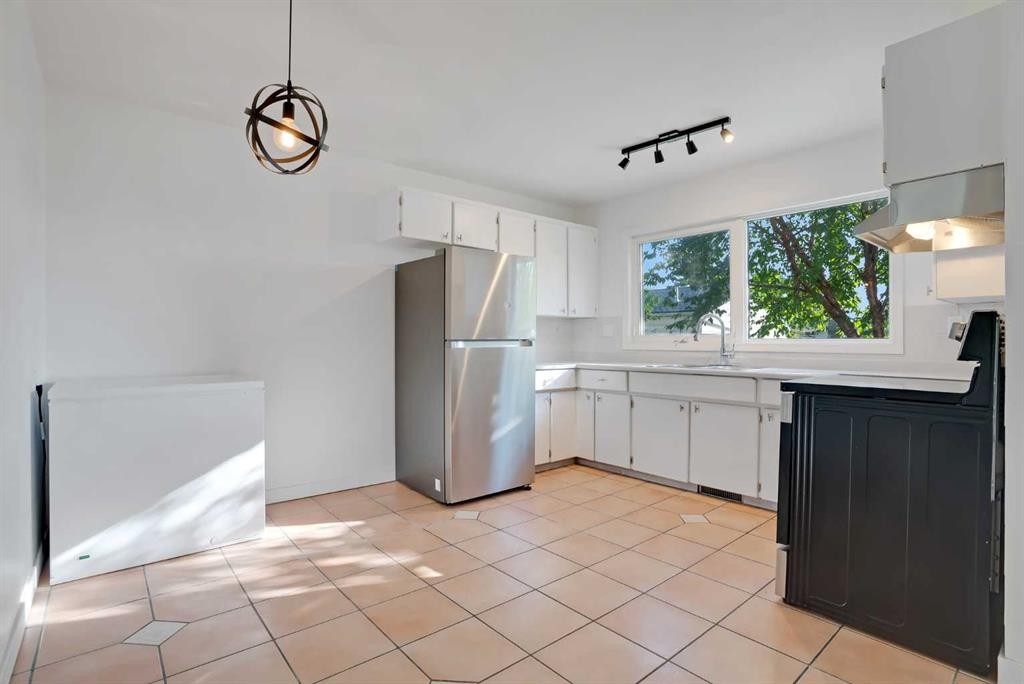 









6014


37

Street Southwest,
Calgary,




AB
T3E 5M7

