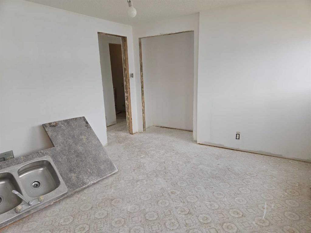 









6220


17

Avenue Southeast, 203,
Calgary,




AB
T2A 0W6

