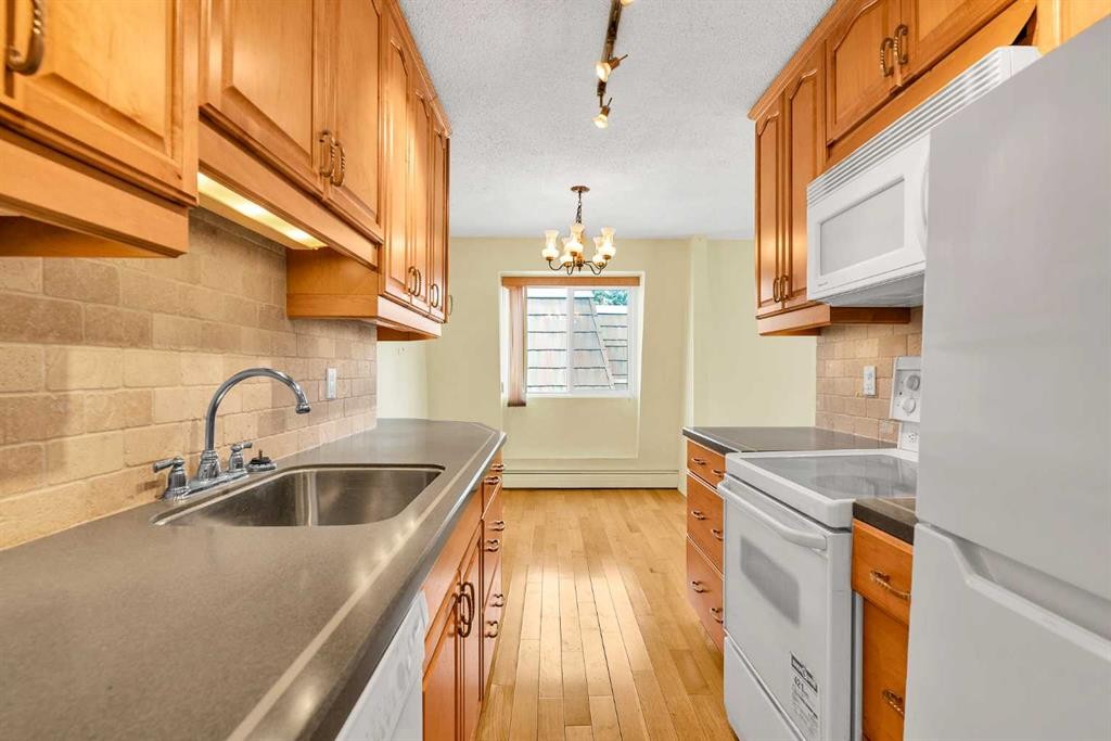 









508


Cedar

Crescent Southwest, 301,
Calgary,




AB
T3C 2Y8

