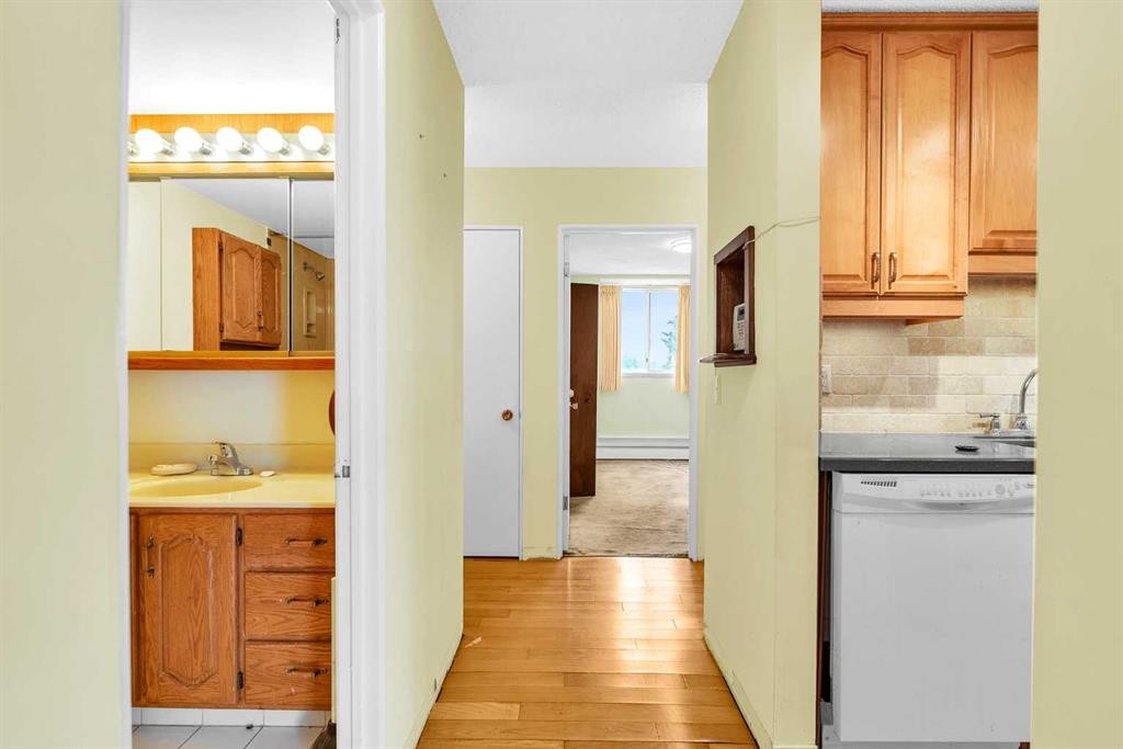 









508


Cedar

Crescent Southwest, 301,
Calgary,




AB
T3C 2Y8

