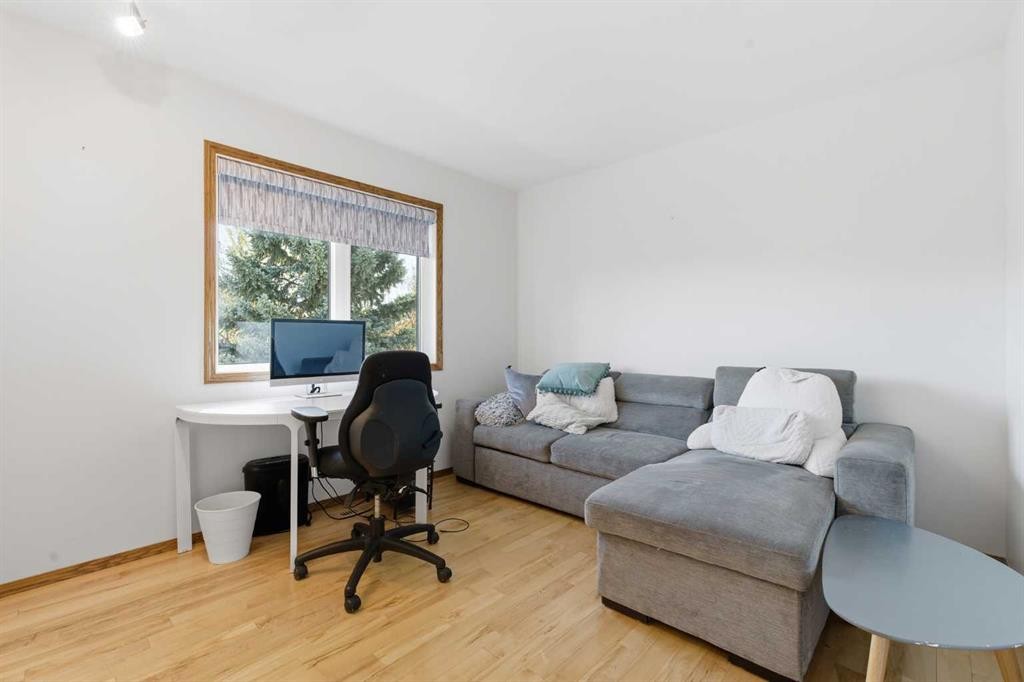 









19


Sceptre

Close Northwest,
Calgary,




AB
T3L 1X8

