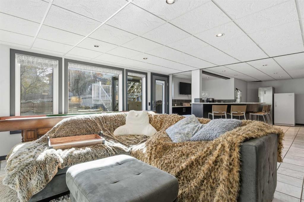 









19


Sceptre

Close Northwest,
Calgary,




AB
T3L 1X8

