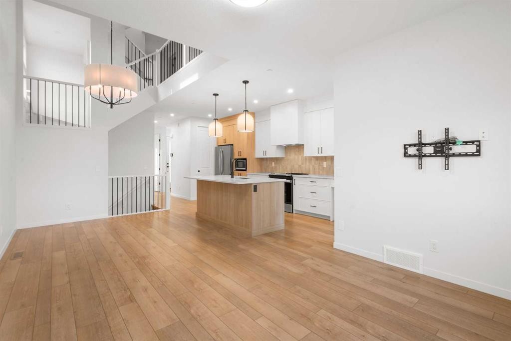 









76


Lucas

Common Northwest,
Calgary,




AB
T3P 2B4

