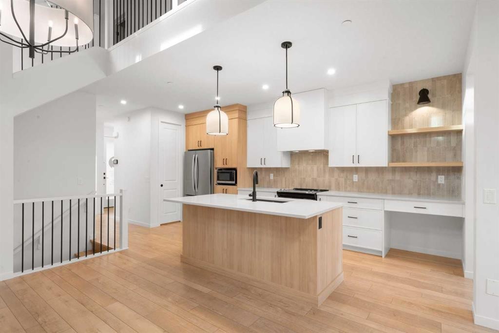 









76


Lucas

Common Northwest,
Calgary,




AB
T3P 2B4

