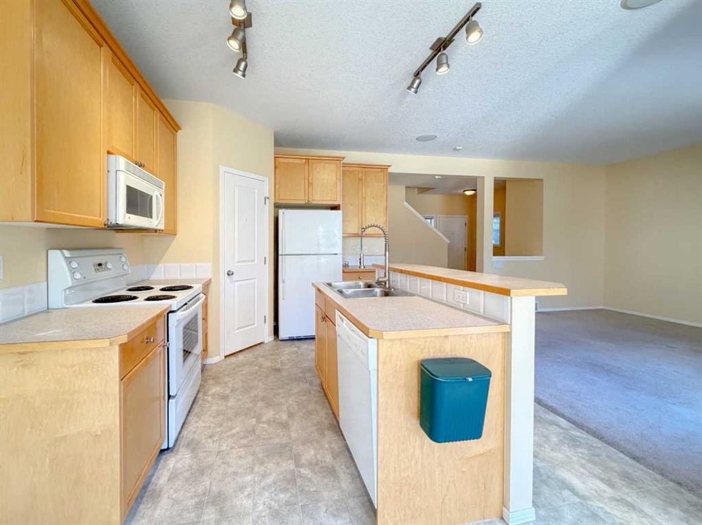 









21


Panamount

Hill Northwest,
Calgary,




AB
T3K 5R8

