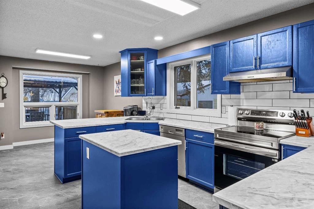 









11


Mt McGillivary

Drive,
Exshaw,




AB
T0L 2C0

