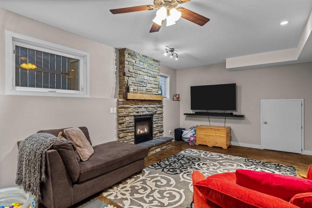 









11


Mt McGillivary

Drive,
Exshaw,




AB
T0L 2C0

