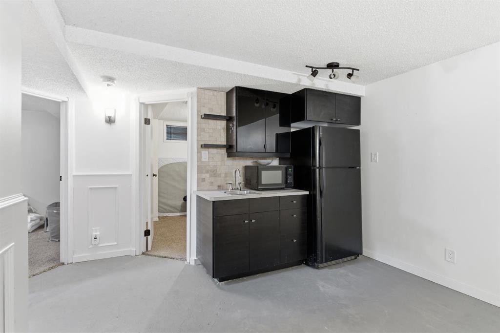 









7019


20

Street Southeast,
Calgary,




AB
T2C0P5

