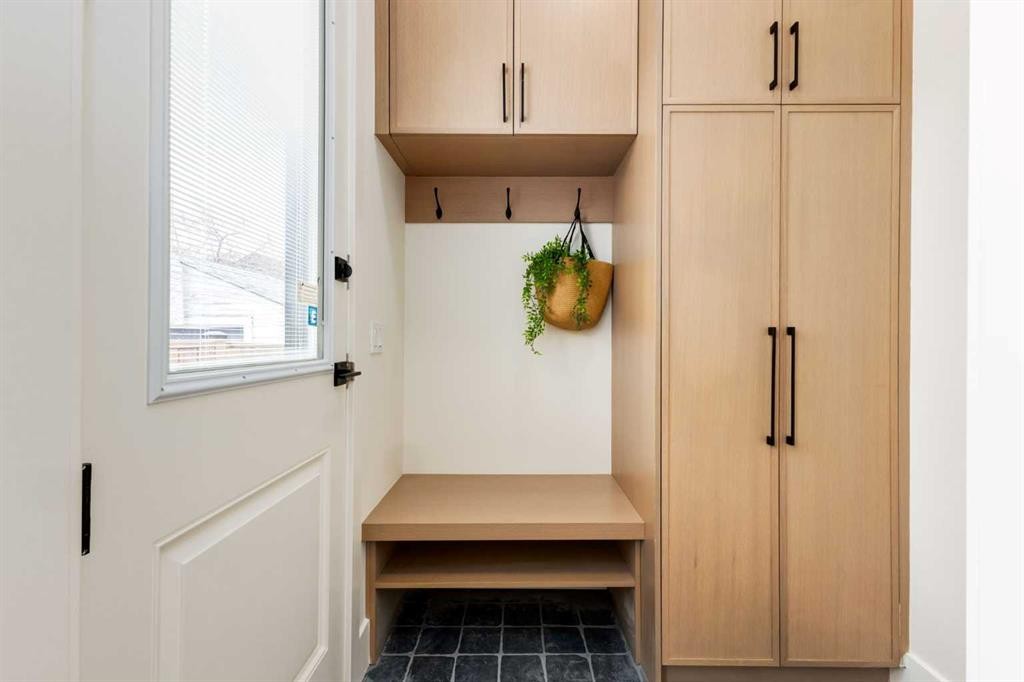 









631


28

Avenue Northwest,
Calgary,




AB
T2M2L2

