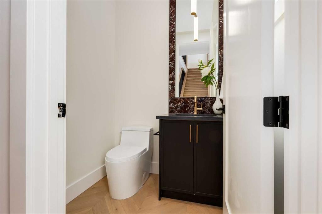 









631


28

Avenue Northwest,
Calgary,




AB
T2M2L2

