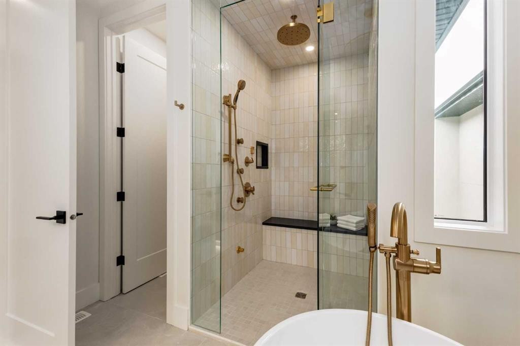 









631


28

Avenue Northwest,
Calgary,




AB
T2M2L2

