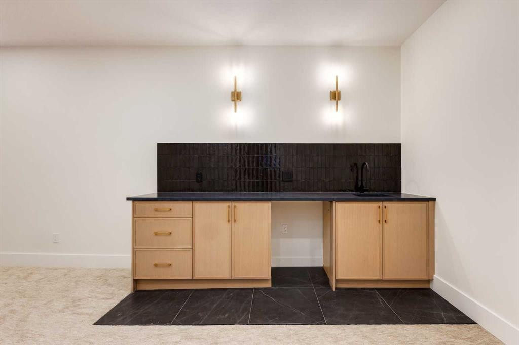 









631


28

Avenue Northwest,
Calgary,




AB
T2M2L2

