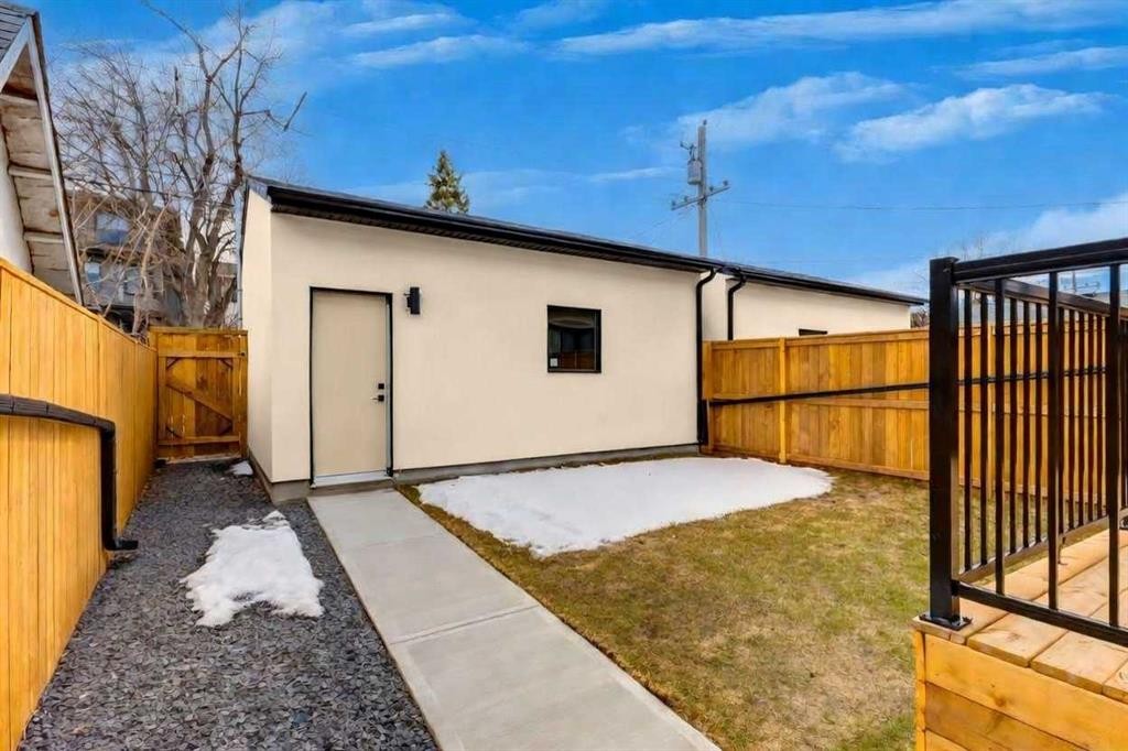 









631


28

Avenue Northwest,
Calgary,




AB
T2M2L2

