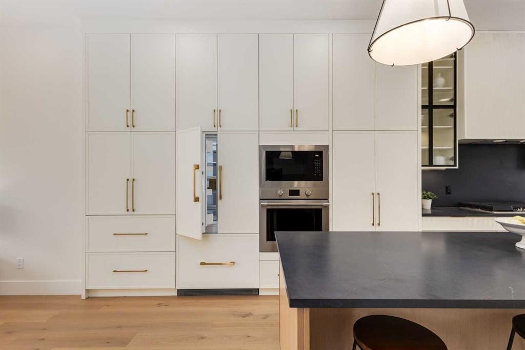 









631


28

Avenue Northwest,
Calgary,




AB
T2M2L2

