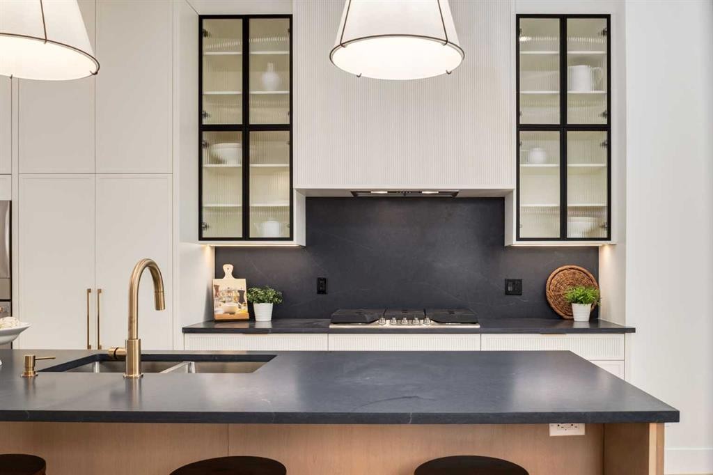 









631


28

Avenue Northwest,
Calgary,




AB
T2M2L2

