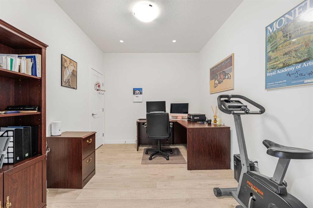 









12572


Crestmont

Boulevard Southwest,
Calgary,




AB
T3B6J5

