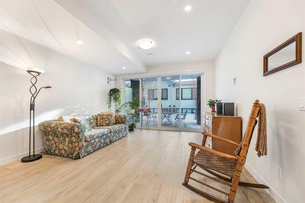 









12572


Crestmont

Boulevard Southwest,
Calgary,




AB
T3B6J5

