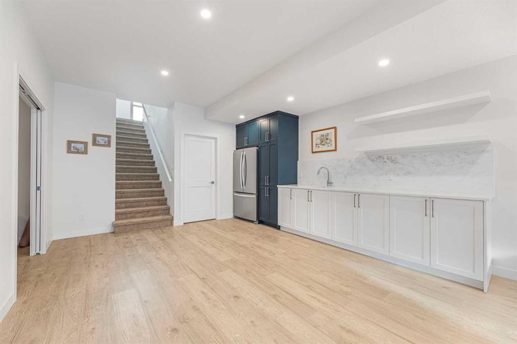 









12572


Crestmont

Boulevard Southwest,
Calgary,




AB
T3B6J5

