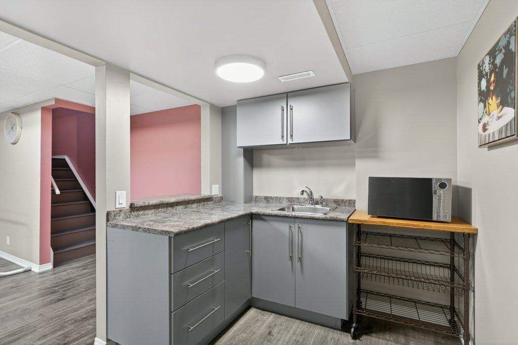 









1012


Windsong

Drive Southwest,
Airdrie,




AB
T4B 0P2

