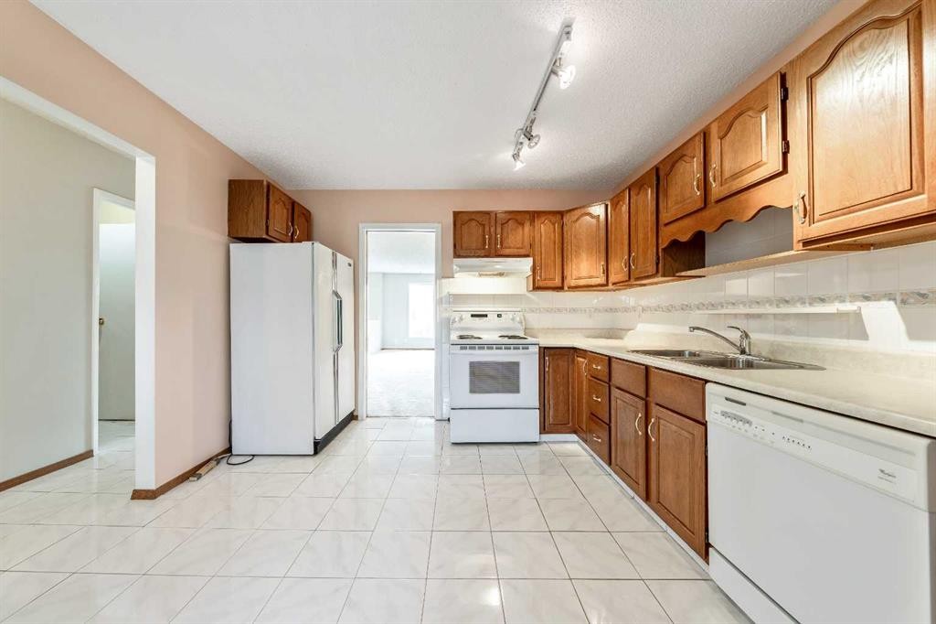 









24


Templeson

Road Northeast,
Calgary,




AB
T1Y5L6

