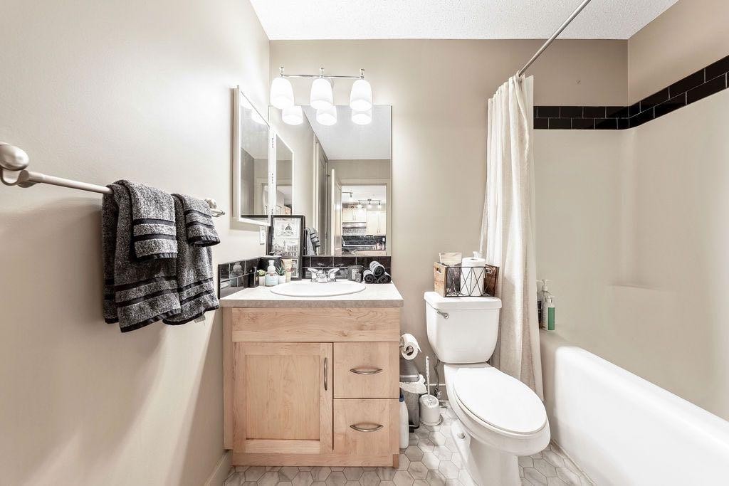 









5605


Henwood

Street Southwest, 3305,
Calgary,




AB
T3E 7R2

