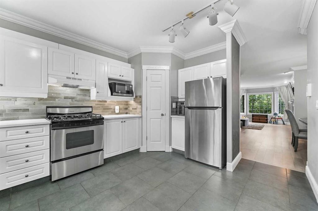 









1611


21

Avenue Southwest, 3,
Calgary,




AB
T2T0M9

