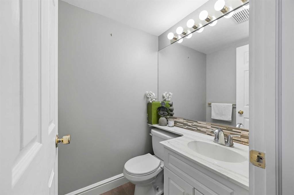 









1611


21

Avenue Southwest, 3,
Calgary,




AB
T2T0M9

