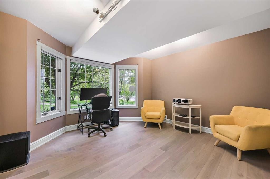 









1611


21

Avenue Southwest, 3,
Calgary,




AB
T2T0M9

