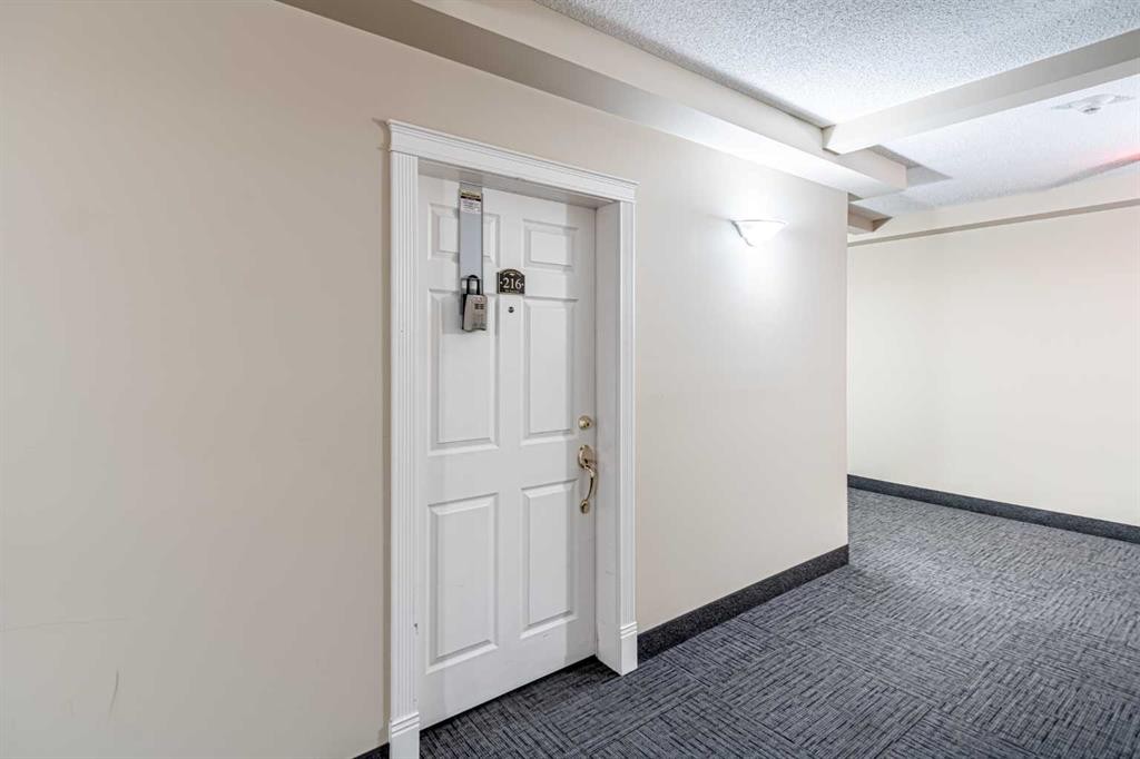 









6800


Hunterview

Drive Northwest, 216,
Calgary,




AB
T2K 6K5

