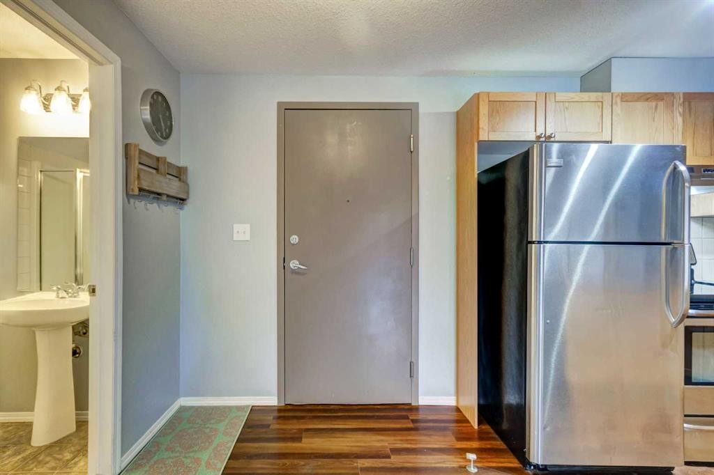 









186


Kananaskis Way

, 213,
Canmore,




AB
T1W 0A2


