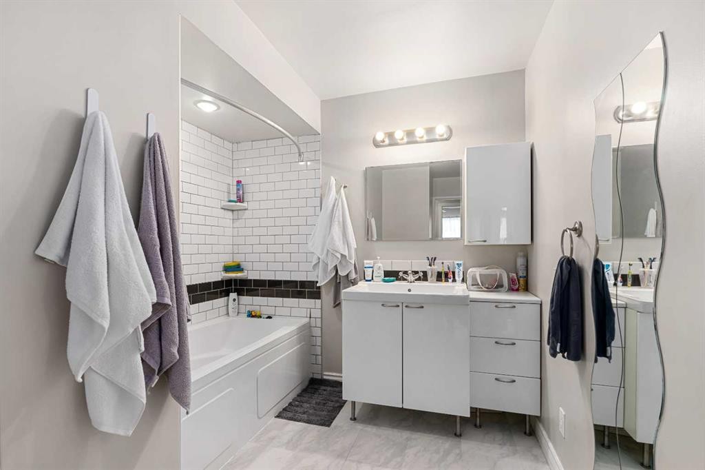 









2520


Palliser

Drive Southwest, 901,
Calgary,




AB
T2V 4S9

