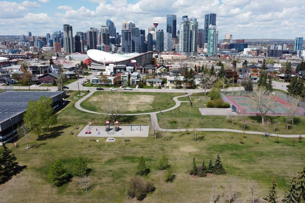 









1808


Salisbury

Street Southeast,
Calgary,




AB
T2G4K1

