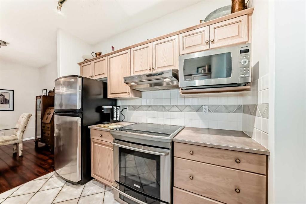 









1906


Patterson

View Southwest,
Calgary,




AB
T3H 3J9

