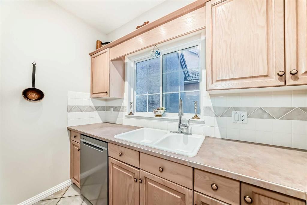









1906


Patterson

View Southwest,
Calgary,




AB
T3H 3J9

