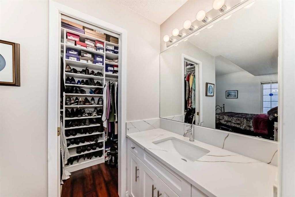 









1906


Patterson

View Southwest,
Calgary,




AB
T3H 3J9

