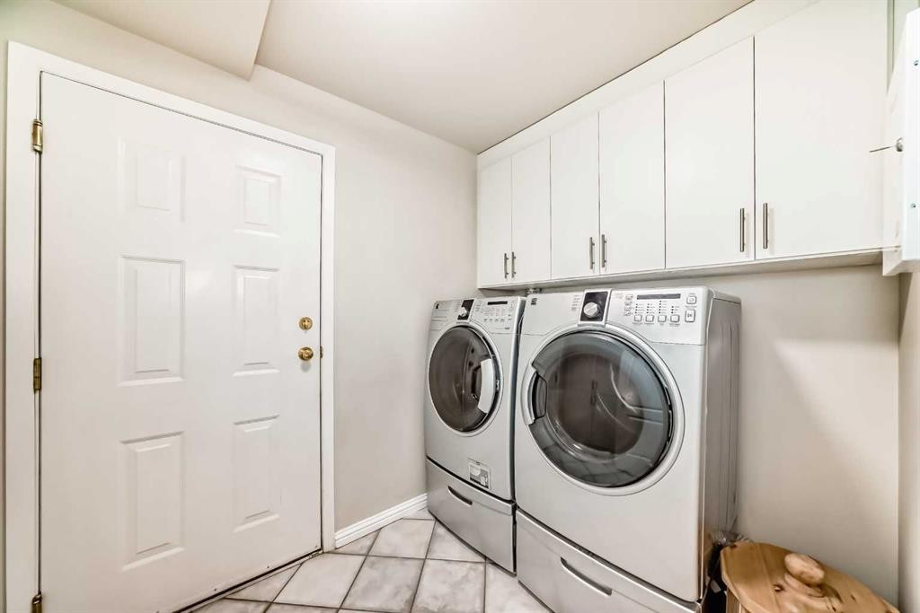 









1906


Patterson

View Southwest,
Calgary,




AB
T3H 3J9

