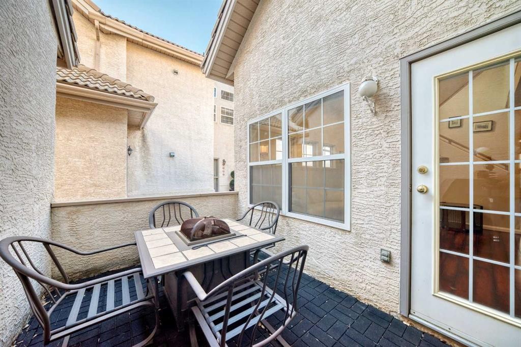 









1906


Patterson

View Southwest,
Calgary,




AB
T3H 3J9

