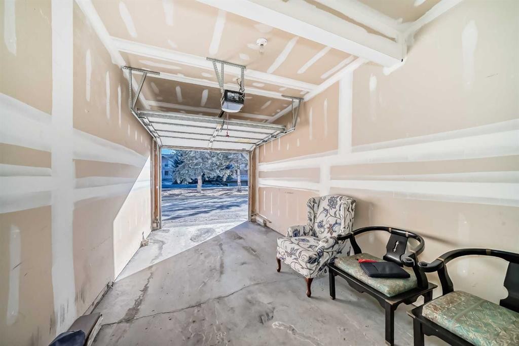 









1906


Patterson

View Southwest,
Calgary,




AB
T3H 3J9

