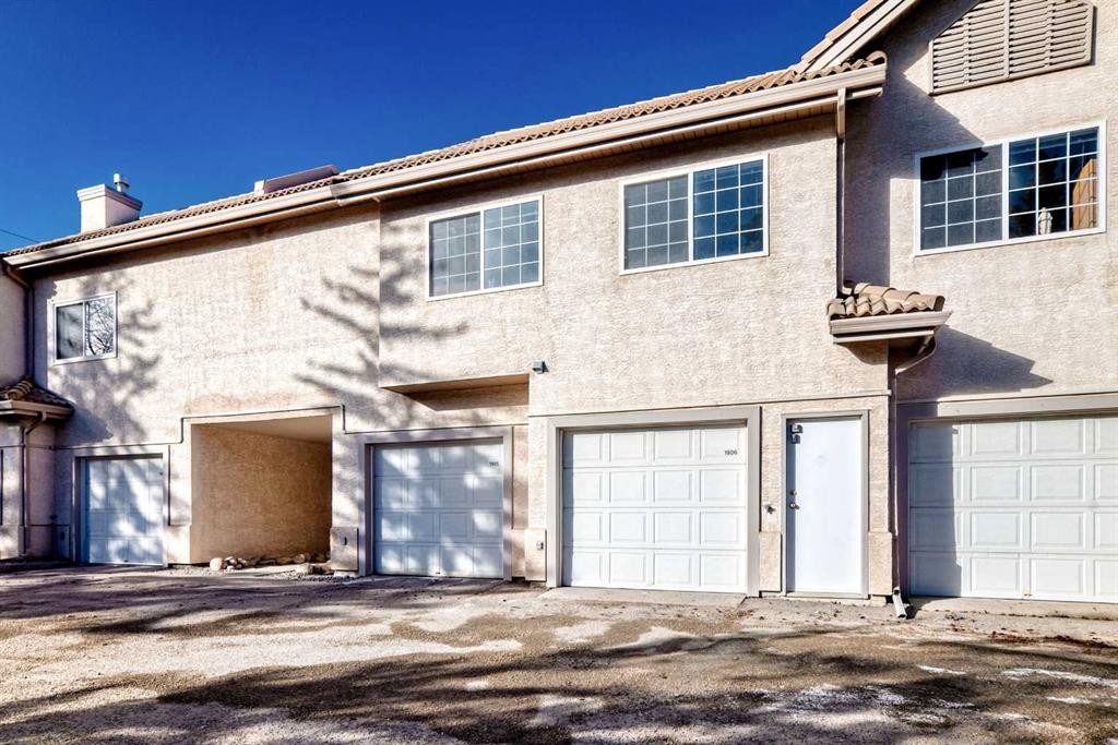









1906


Patterson

View Southwest,
Calgary,




AB
T3H 3J9

